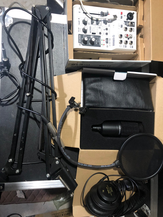 雅马哈声卡+铁三角2020话筒，还有监听耳...