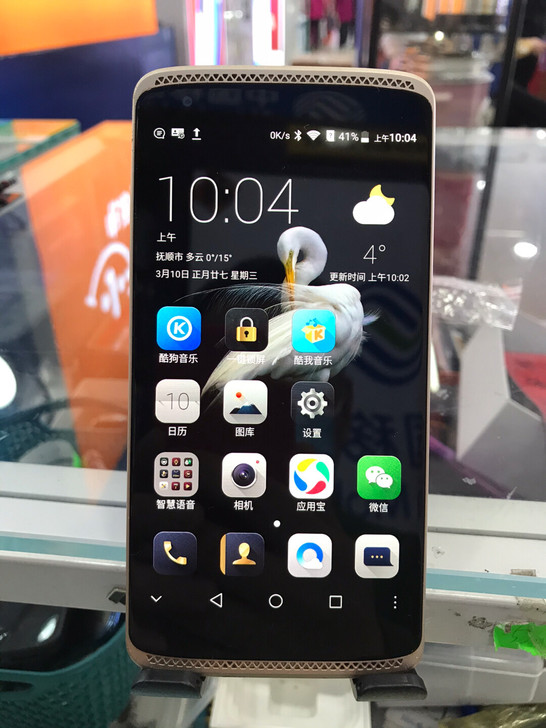 中兴B2015.3+32g,金色,9成新,...