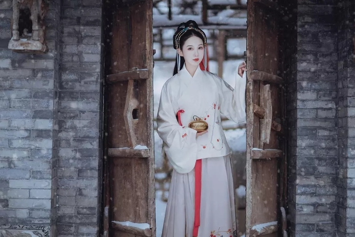 兰若庭 汉服 红果果 马面 交领