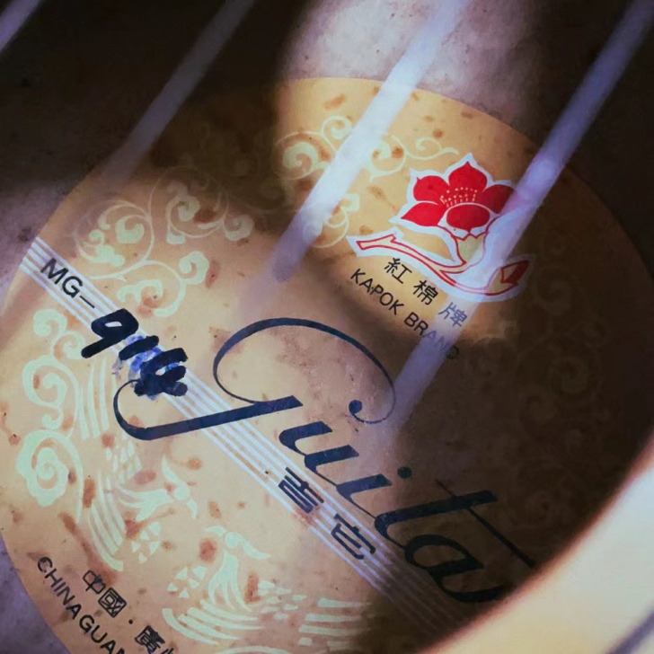 闲置红棉牌吉他，适合男女新手初学者入门。
