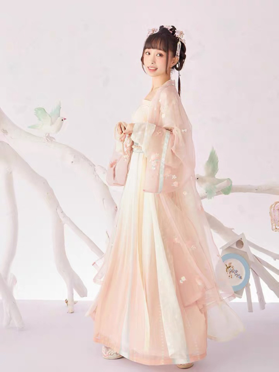 【正版汉服出租体验）十三余小豆蔻儿宋制白桃...