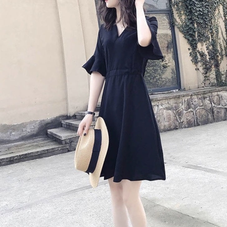 赫本风小黑裙女收腰显瘦小个子裙子新款202...