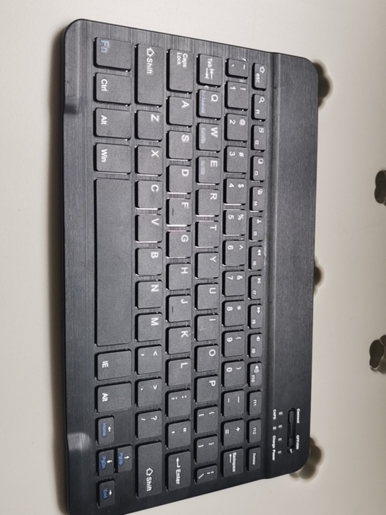 无线蓝牙键盘，轻薄，三家系统都能用