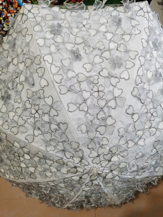 全新四叶草二折黑胶遮阳伞,灰色系,幸运草手...