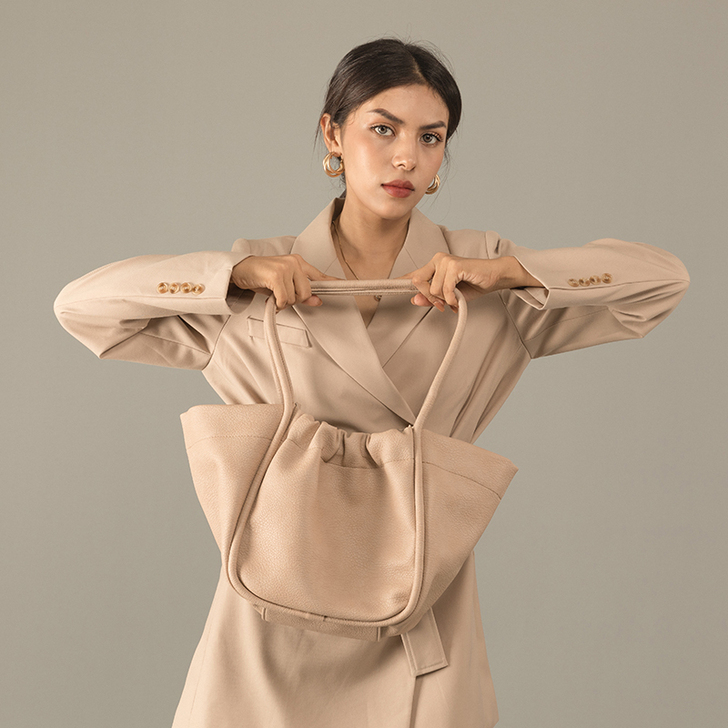 美嘟嘟定制小众设计大容量托特包奶茶色褶皱云...