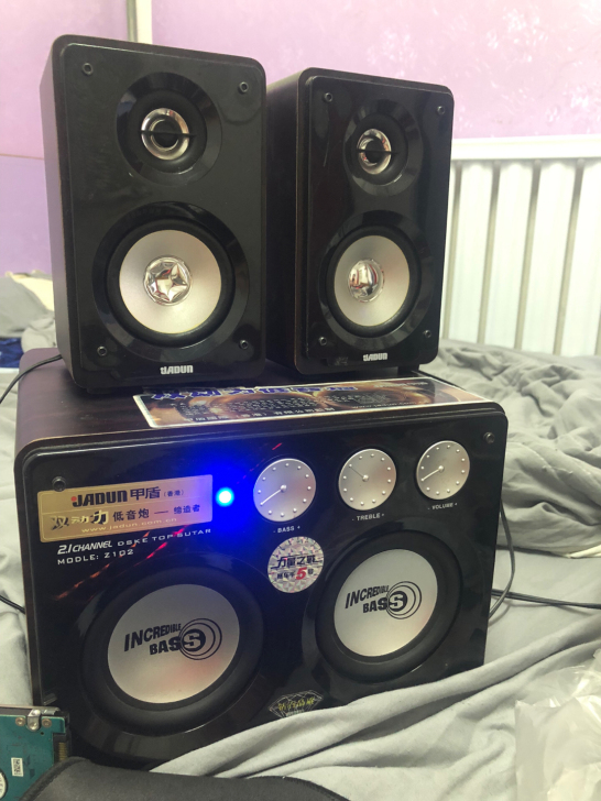 甲盾音箱，z102型号，木质高级音响，买来...