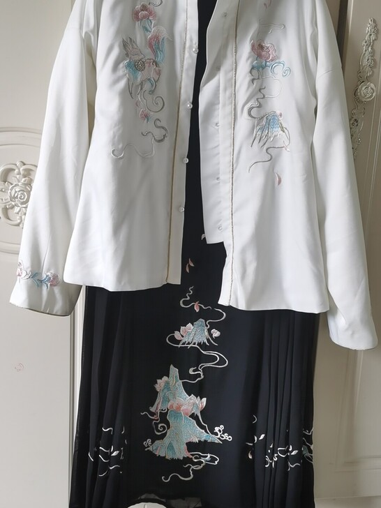 汉尚华莲江雪原创明制对襟立领上袄搭配绣花马...