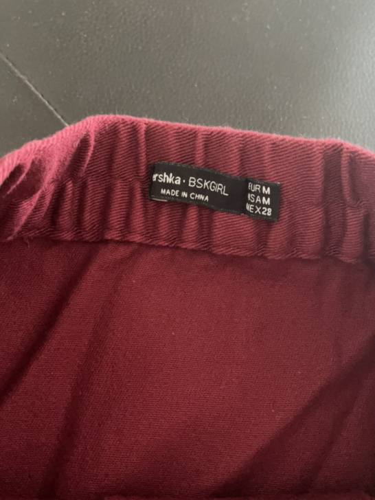 bershka半身裙，几乎全新。M码。60...