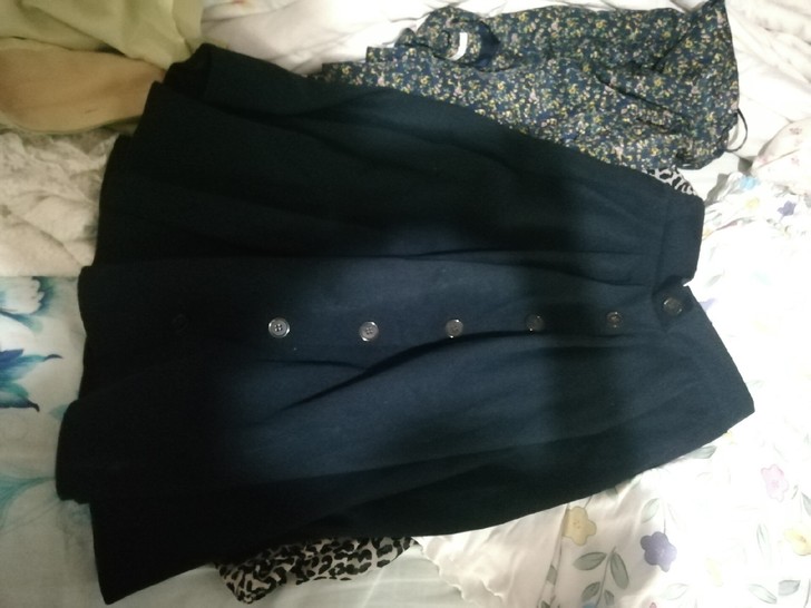 半身伞裙，比较厚适合秋冬