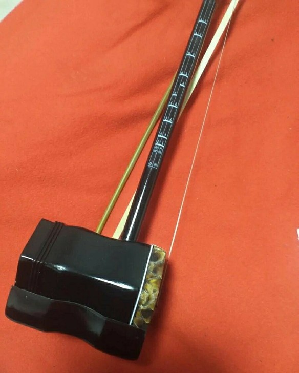 同学的二胡，买回来不会弹，贱卖。
