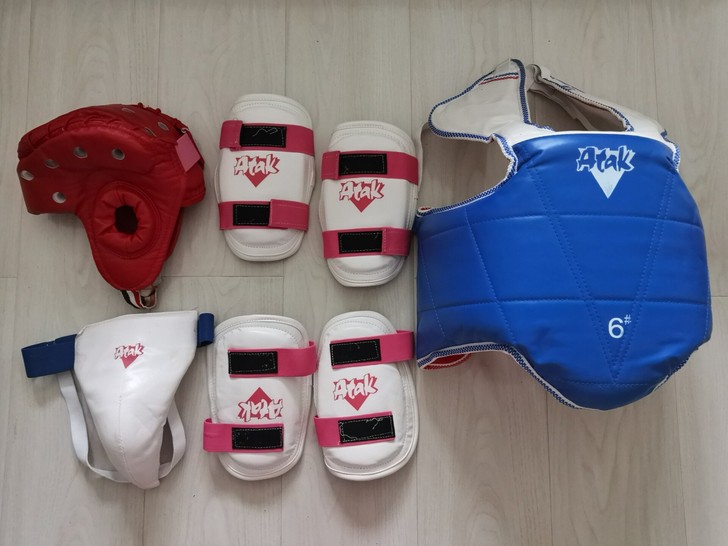 全新正品Atak跆拳道护具，适合4-10岁...