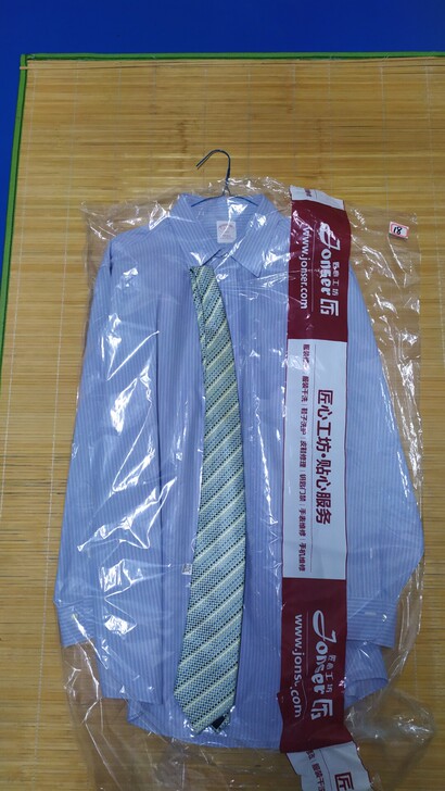 男款商务衬衫一件,品牌不详,产地:马来西亚...