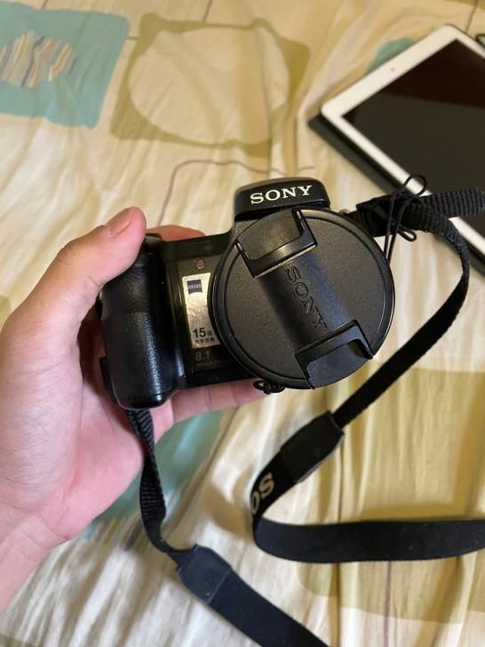 家里翻出来的,相机,好几年了,换个电池应该...