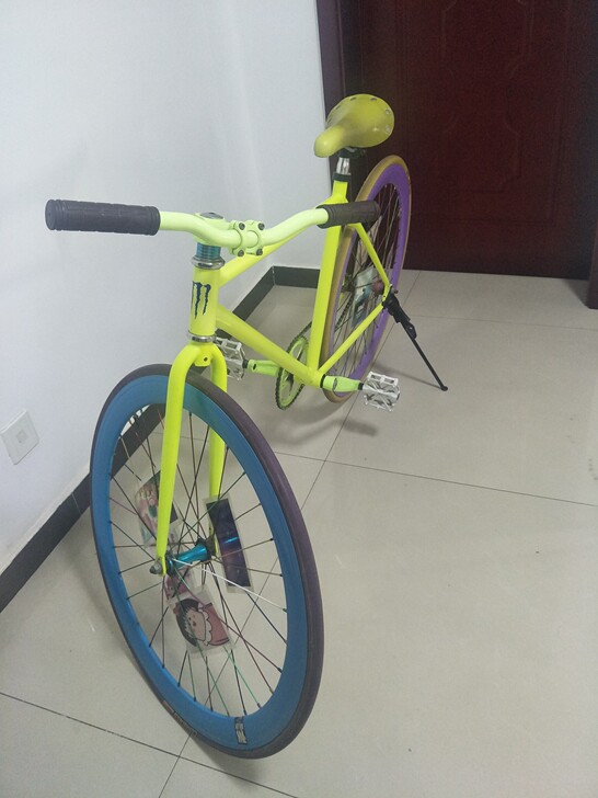 死飞一辆，铝合金脚蹬，车轮个性贴纸，仅限同...