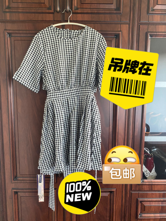 朋友自己经营服装店买的裙子，腰部镂空很有设...