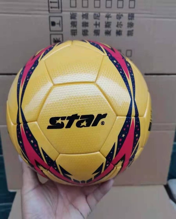 世达足球 五号 耐磨 机拼无缝