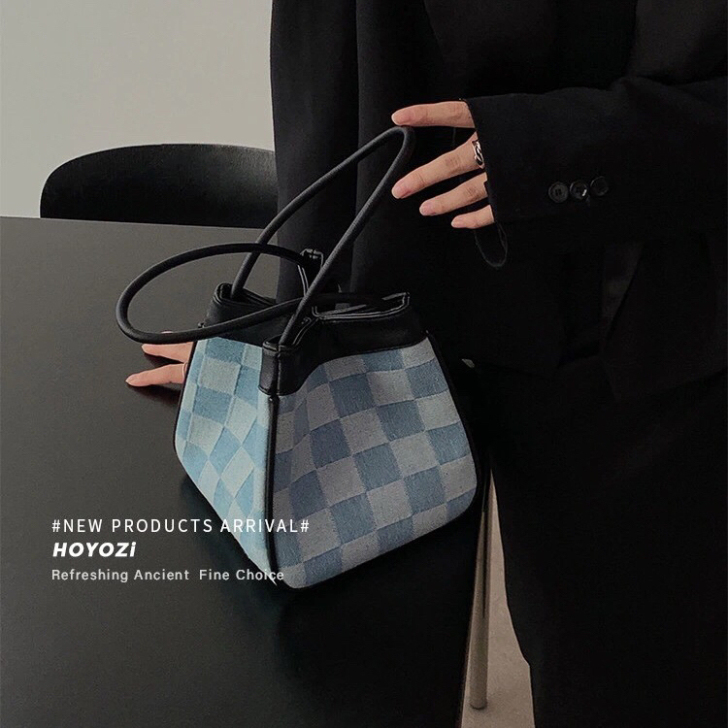 原创帆布棋盘格水桶包包女夏季小众设计手提包