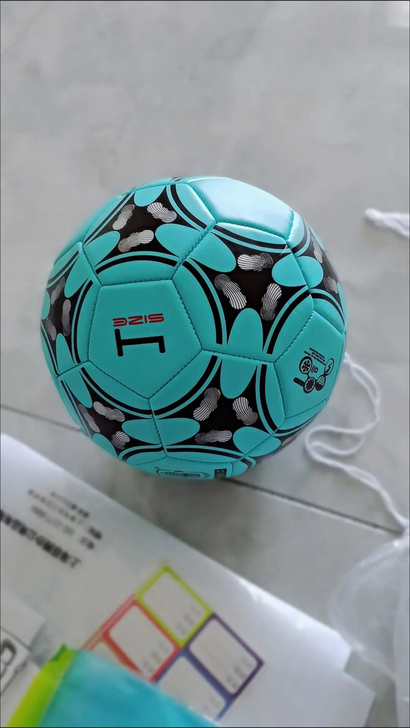 捡漏足球 运动文体实体店不干了,足球亏...