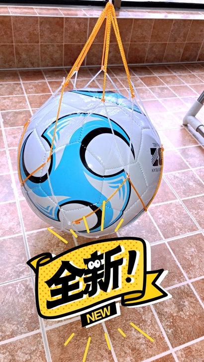 全新 足球,配件齐全。在足球店100买的一...