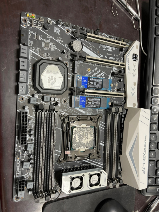 出：98成新的华南金牌主板+E52678V3