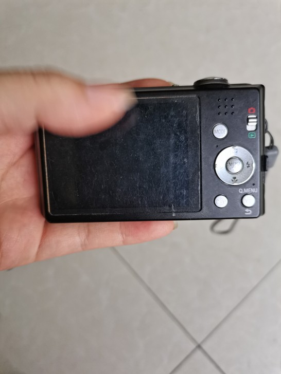 松下FH5照相机，有些年头了一直放在抽屉里...