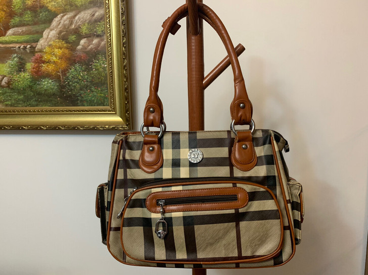 女士单肩包，一直放着没有背过，附赠肩带。储...