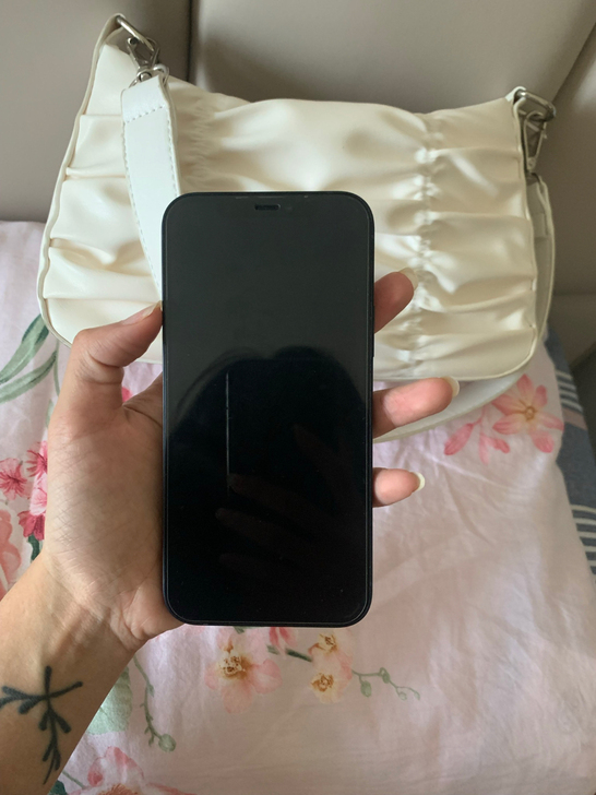 苹果12 自用 很新 盒子还在  想换手机...