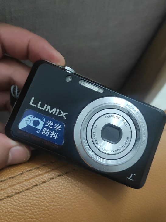 松下fh4相机，1400w像素，成色如图，...