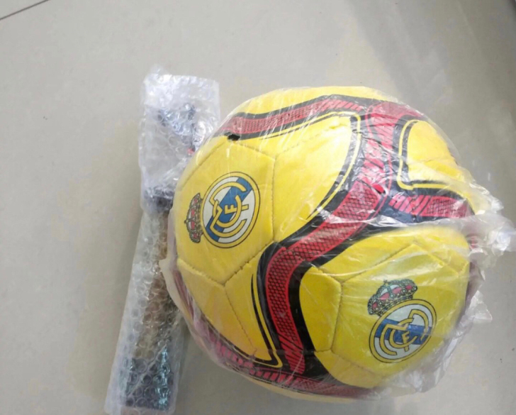 转卖闲置足球5号足球耐磨足球之前买了几个现...