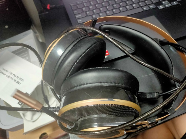 雷蛇的耳机，自用了一年半，台式换了笔记本用...