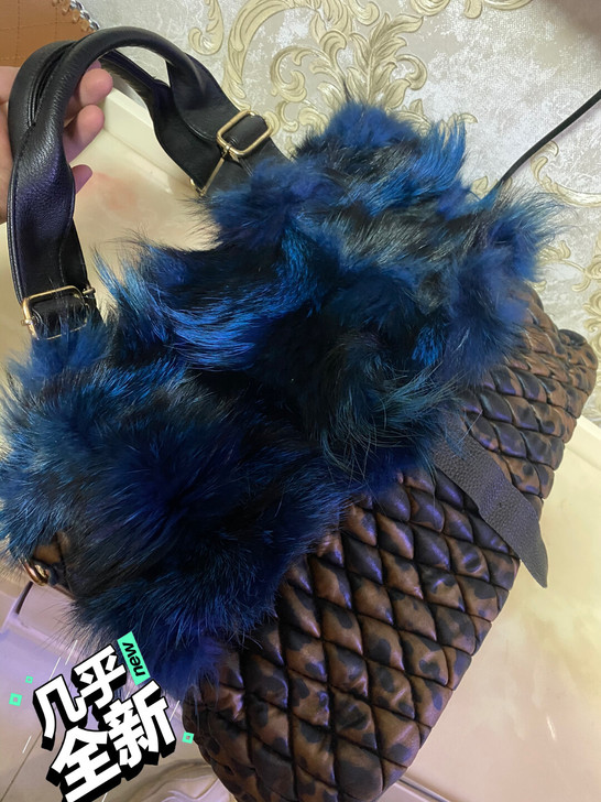 闲置大手提包低价出手，大韩货，大狐狸毛配真...