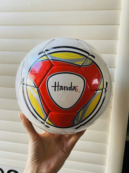 哈恩达斯足球 手缝足球特价处理，脚感很好五...