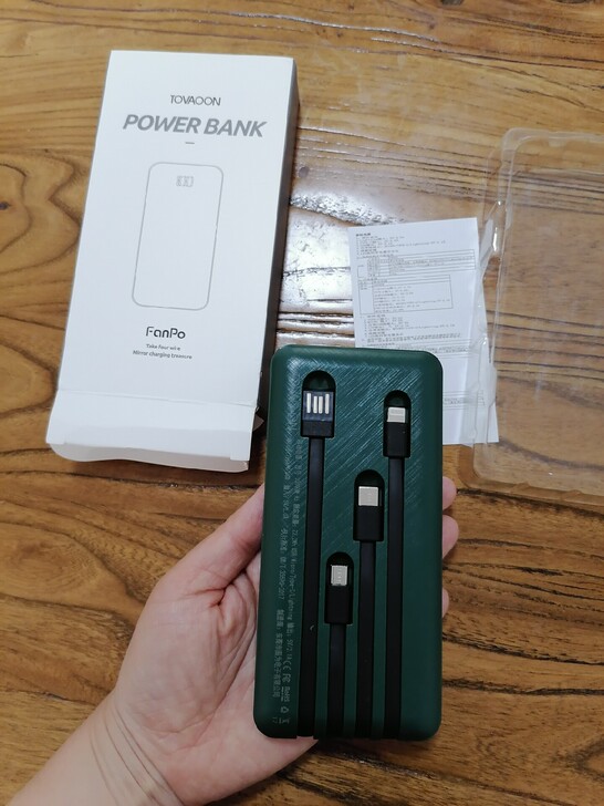 转让全新20000毫安四头移动充电宝电源3...