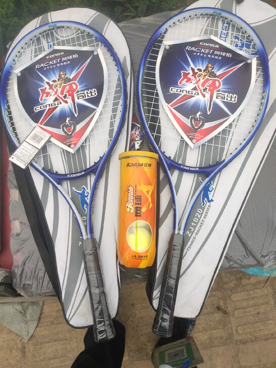 两个拍，一桶球，全新的，一起打包处理，合金...