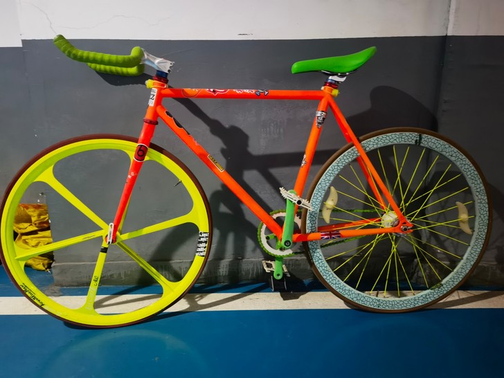 死飞，自行车，无刹车，可安装！当时配了之后...