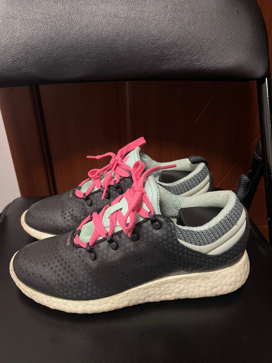 正品：/阿迪达斯 Boost女 士跑鞋-3...