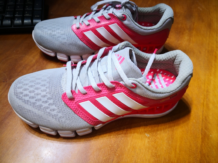 阿迪达斯，运动鞋，38码，适合夏季跑步运动...