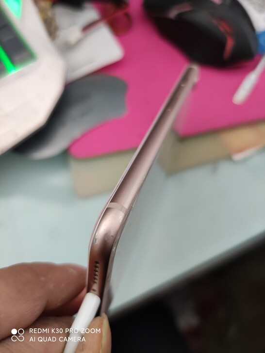 苹果8国行64G.无锁无id.如图，后换的...