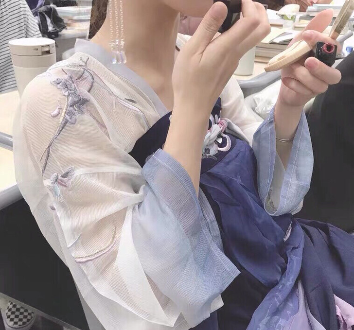 汉尚华莲挽弦紫色上襦。这是上衣的价格。谢谢。