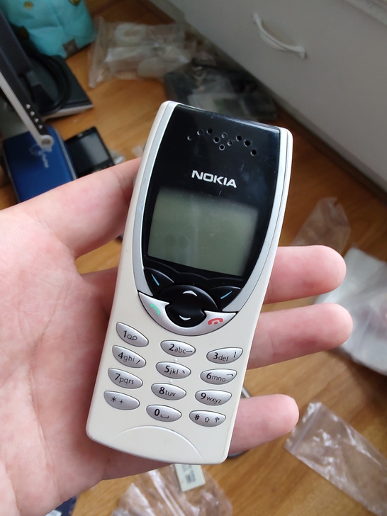 诺基亚8210手机 经典