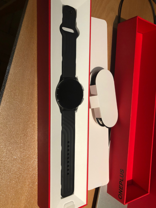 一加oneplus手表，亮黑色，6月份欢太...