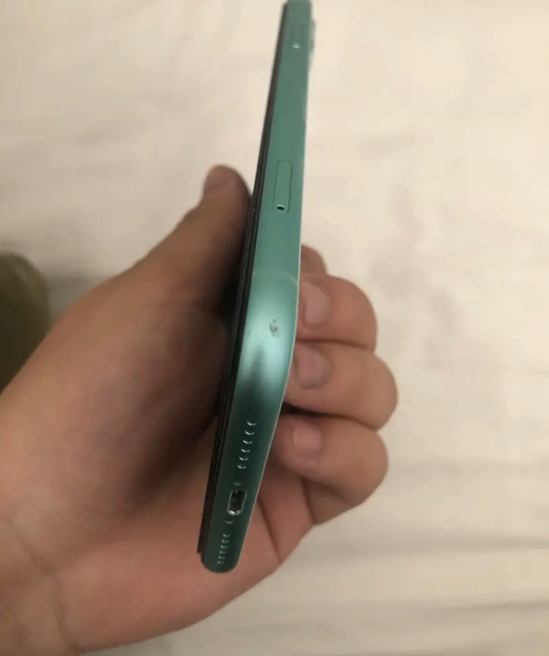 95新iPhone 11。  128G国航...