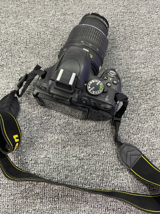 尼康d5100单反相机一套，带原装18-5...
