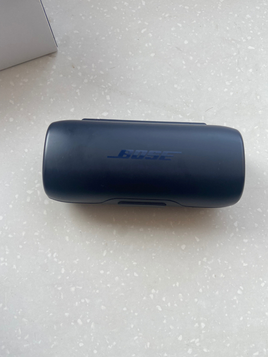 bose蓝牙耳机，用过十几次。9城新。