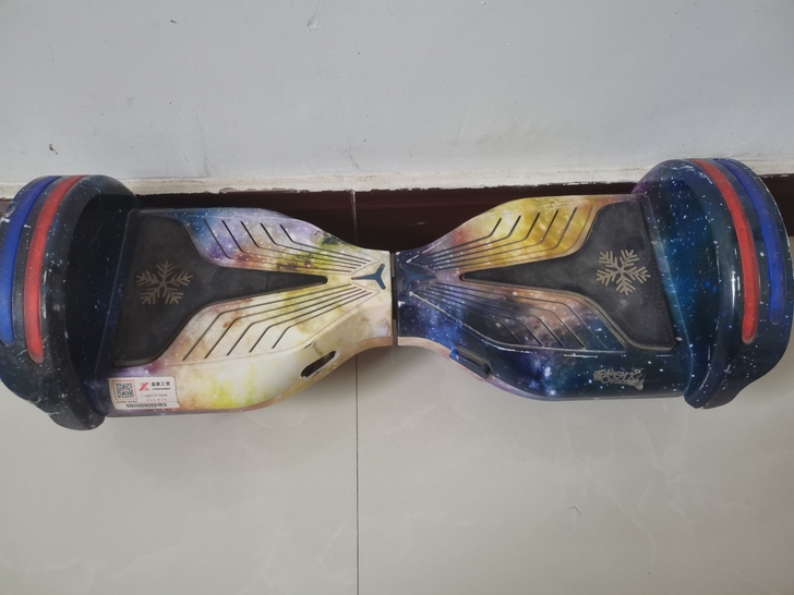 酷安达高端智能平衡车，款式是大的，很好骑，...