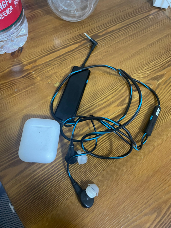 BOSE qc20降噪耳机当时2600买的...