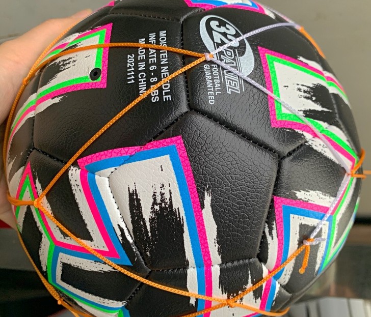 全新闲置足球，班上95元1个买的 配打气筒...