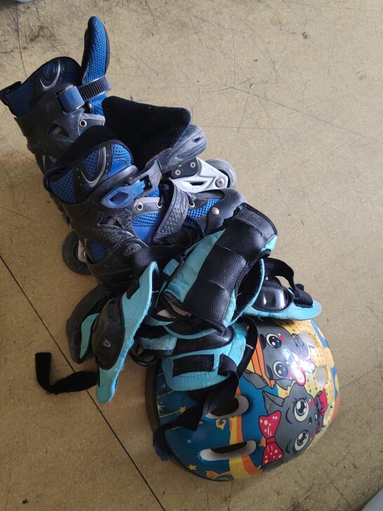闲置儿童轮滑鞋，我儿子穿了3年，幼儿园让买...