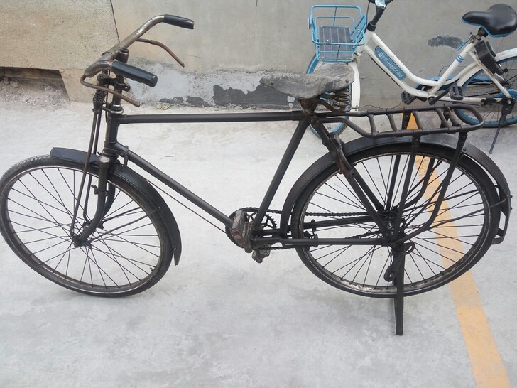 第一代红旗牌26自行车,67年代的古董级产...