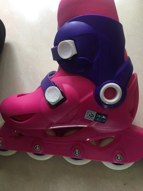 开发区迪卡侬购买，鞋号28至30可变，对应...